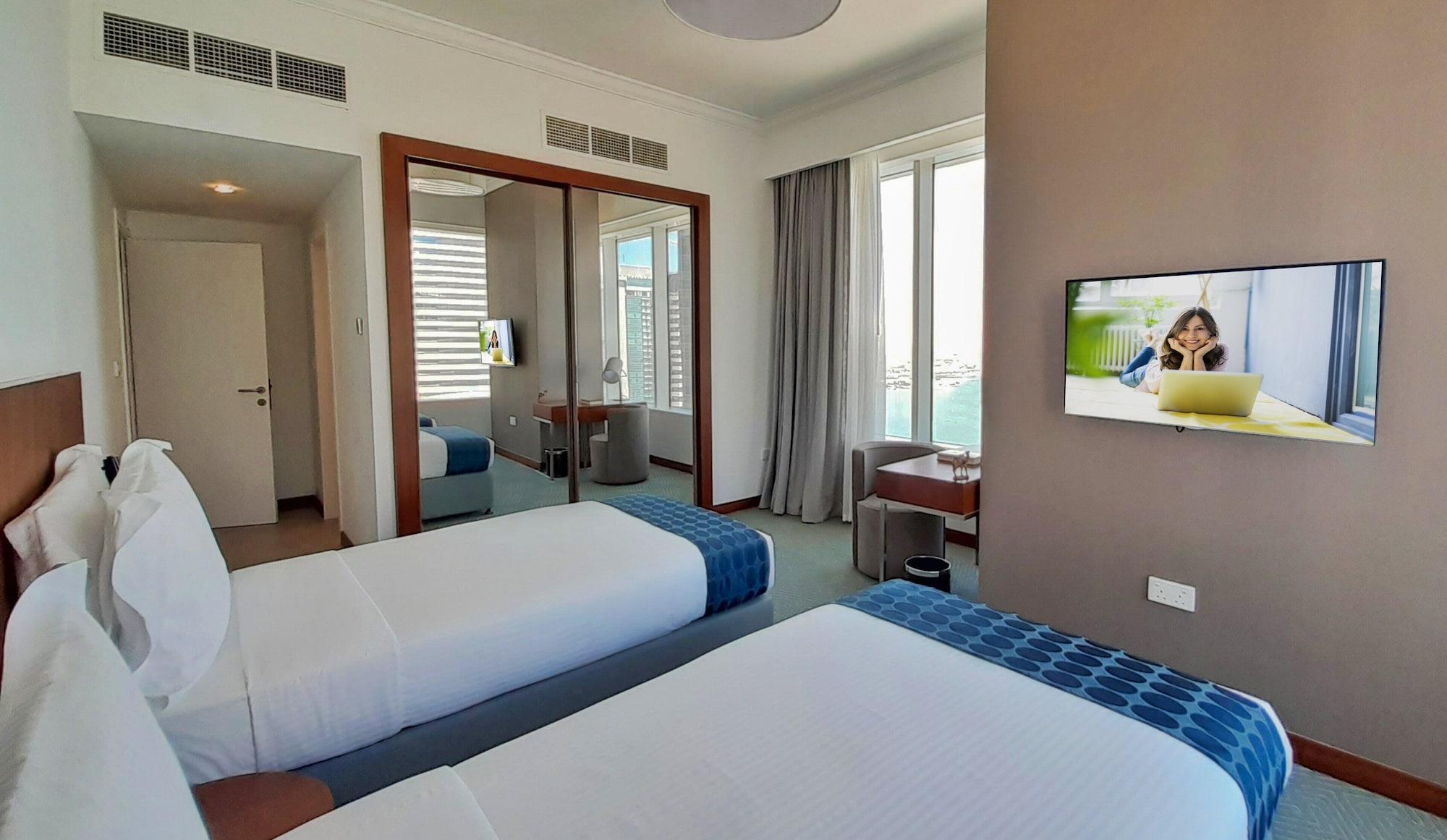 Somerset West Bay Doha Eksteriør billede A bedroom at the hotel