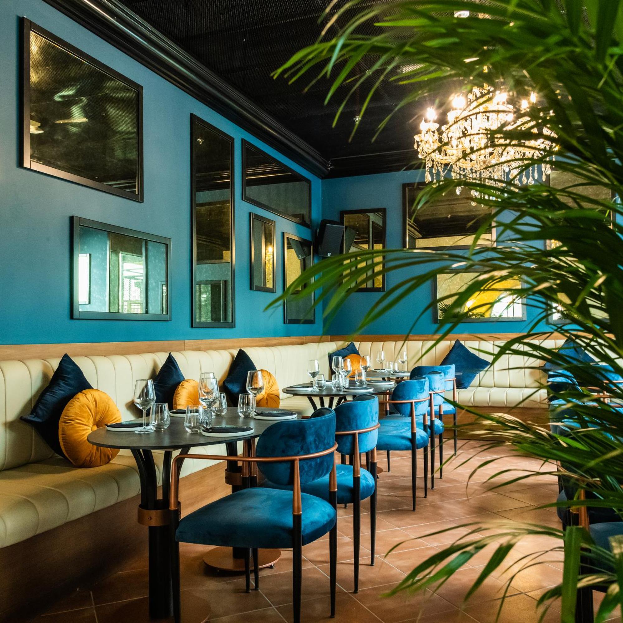 Somerset West Bay Doha Eksteriør billede Restaurant interior