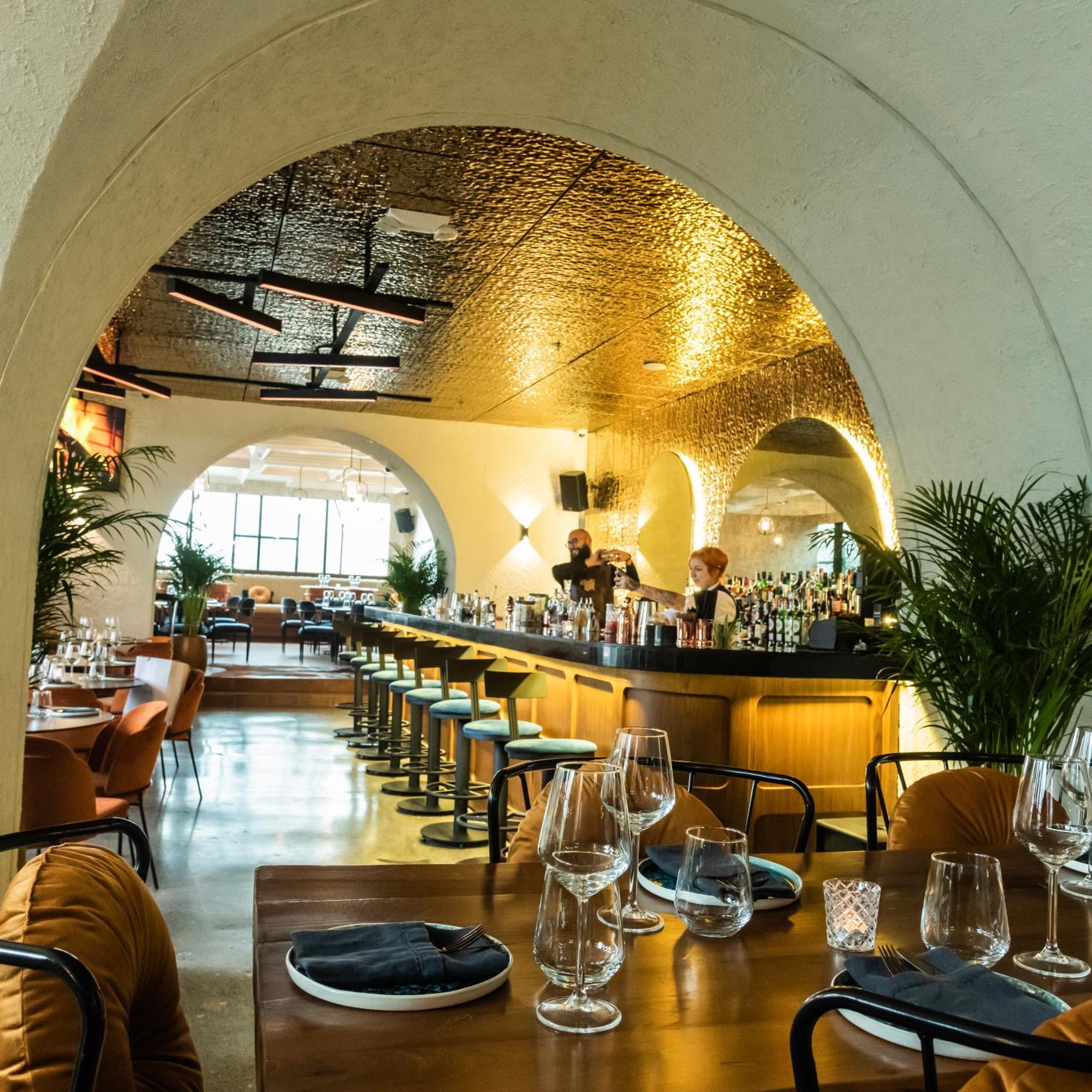 Somerset West Bay Doha Eksteriør billede The interior of the restaurant