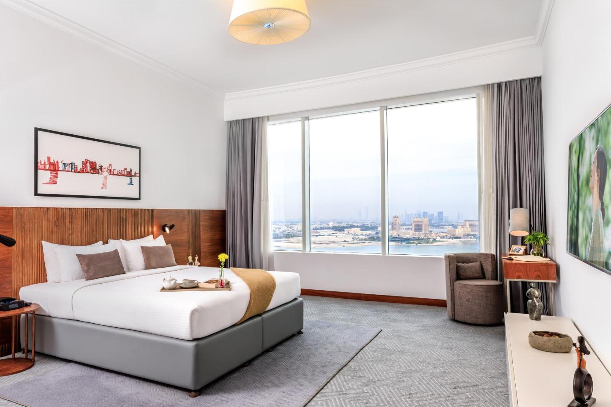 Somerset West Bay Doha Eksteriør billede A bedroom at the hotel