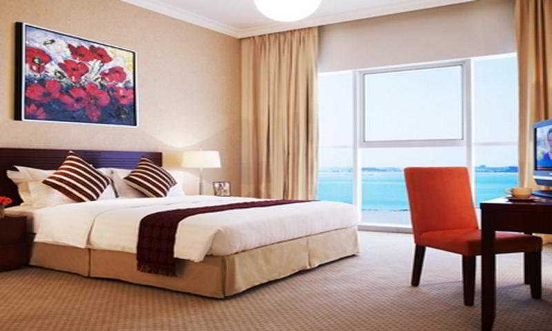 Somerset West Bay Doha Eksteriør billede A bedroom at the hotel