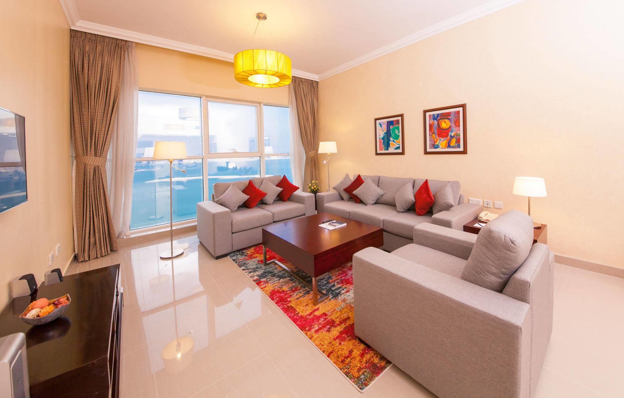 Somerset West Bay Doha Eksteriør billede Living room