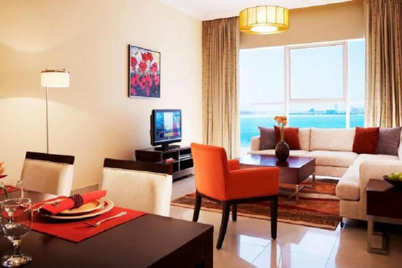 Somerset West Bay Doha Eksteriør billede A living room in a typical apartment